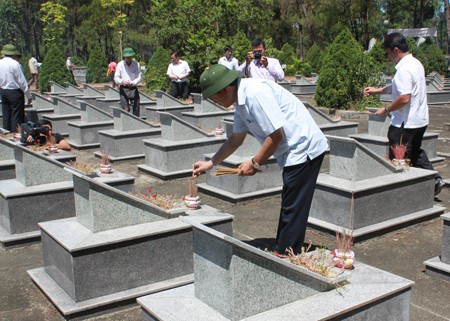 Во Вьетнаме празднуют 67-ю годовщину Дня инвалидов войны и павших фронтовиков 27 июля - ảnh 1